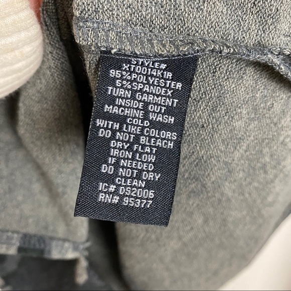 Sanctuary NWT Camo Pocket Long Sleeve V-Neck Top - Picture 5 of 7